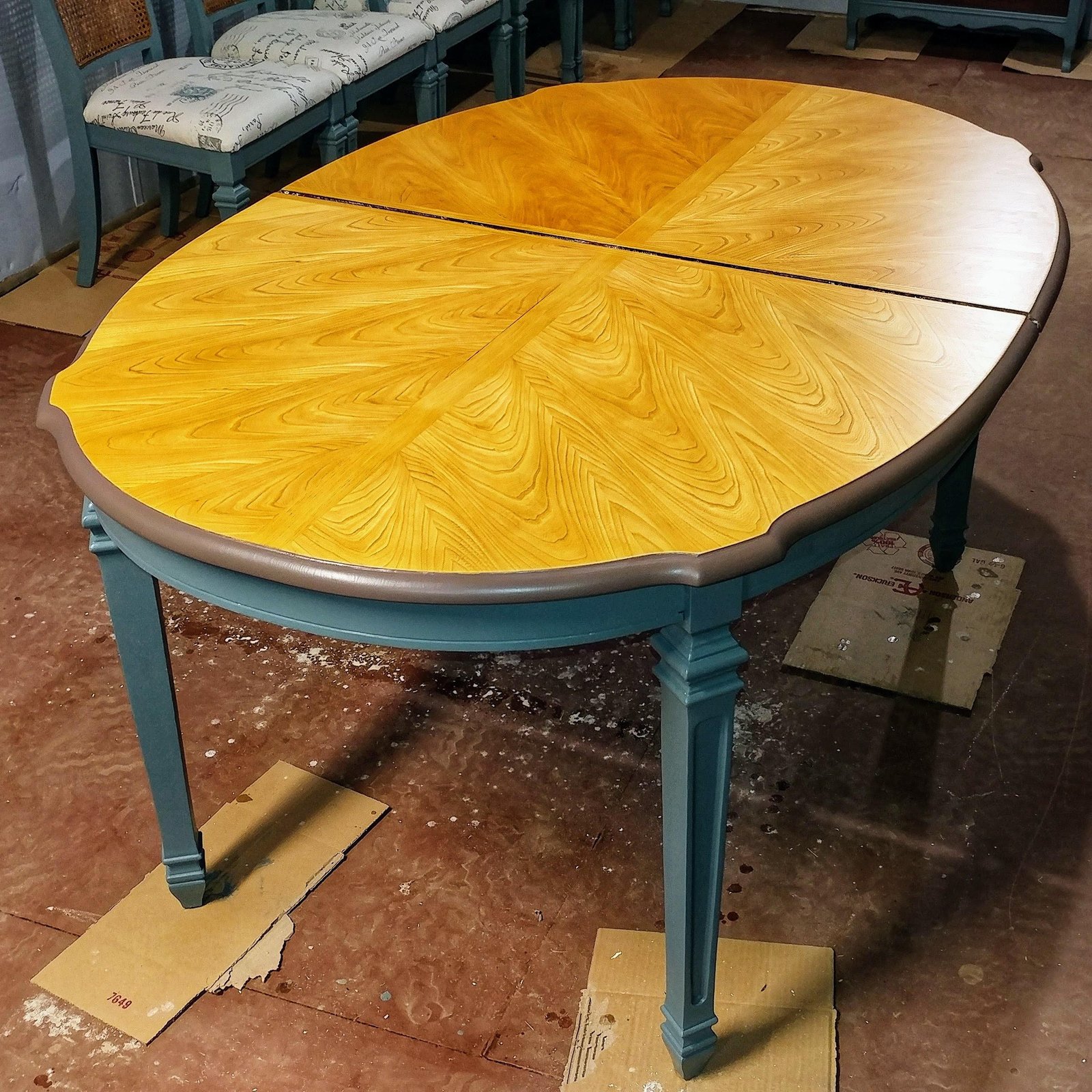 Two-tone oval table with teal base