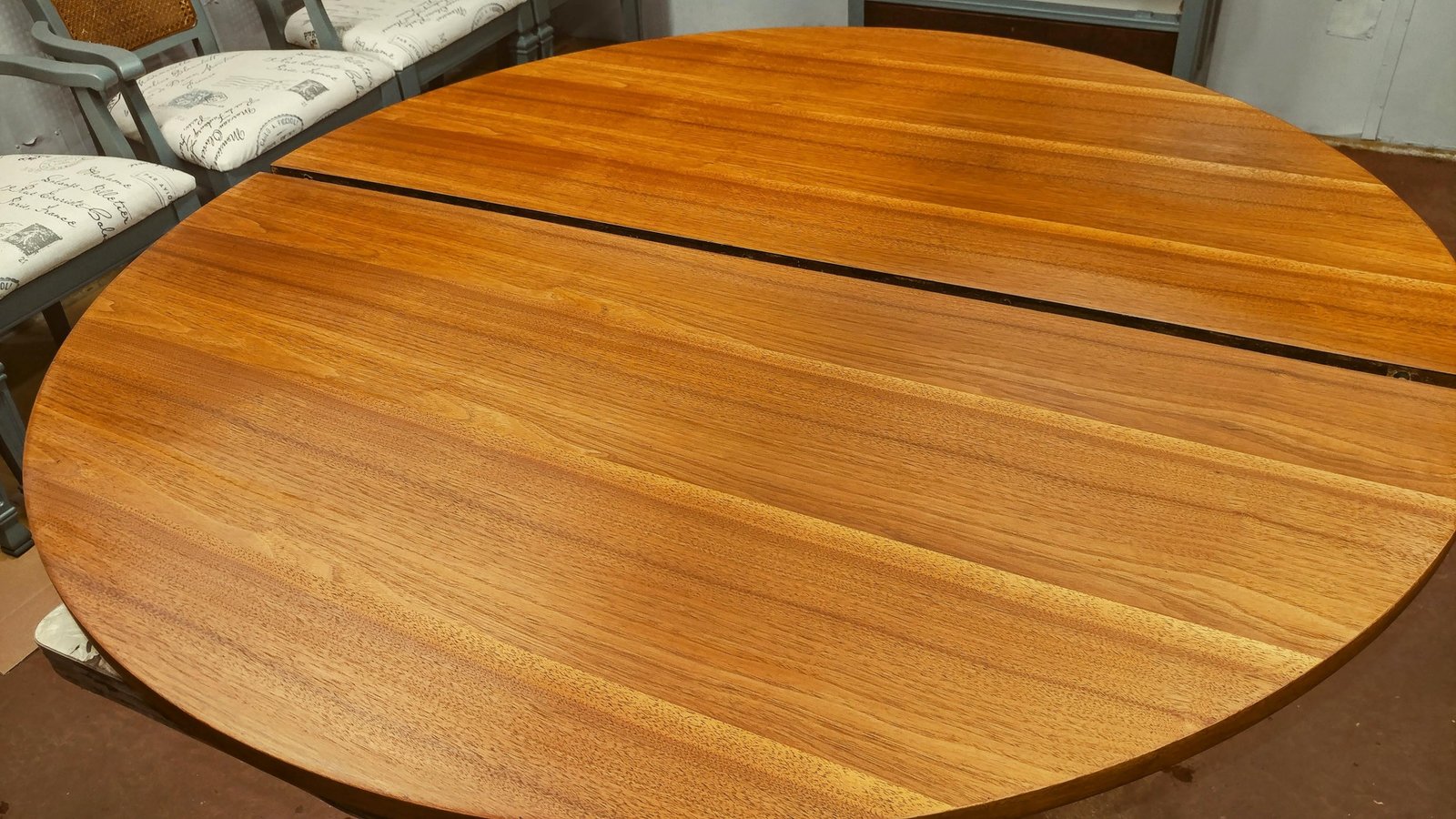 Round table with planked top